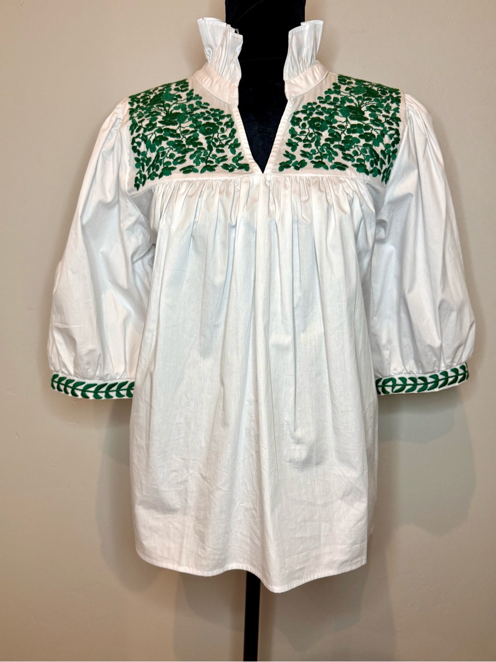 NWT Spirit Dress White & Green Embroidered Blouse, Size XS